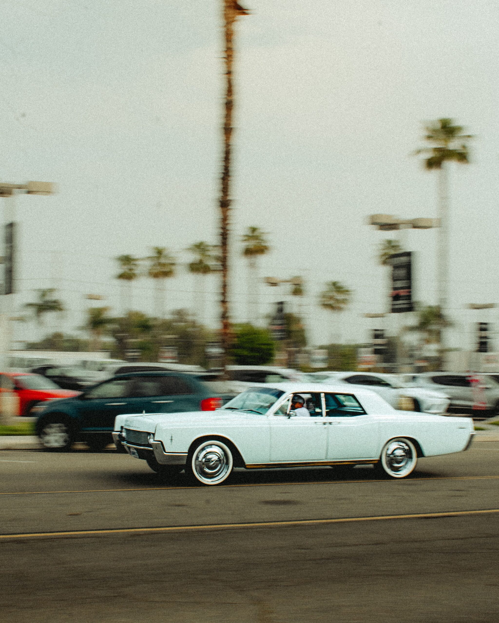 3 passenger Lincoln Sedan — family airport transportation to Anaheim Disneyland